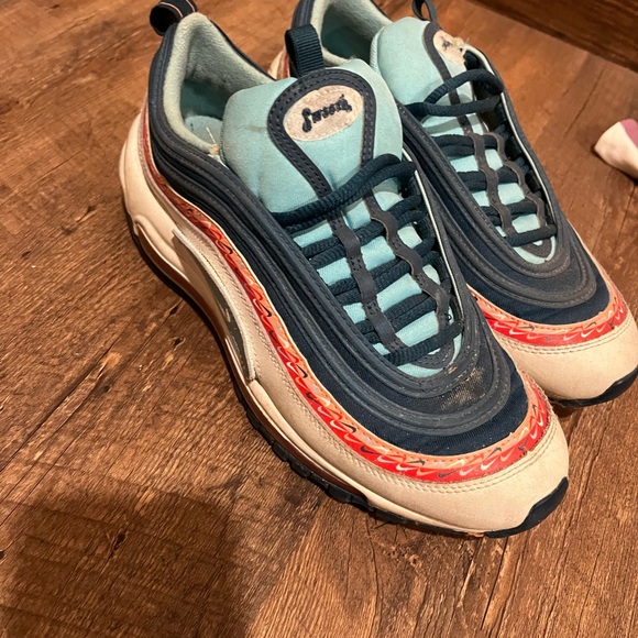 Nike shoes big kids size but fit women’s size. Pink and blue - Picture 2 of 4